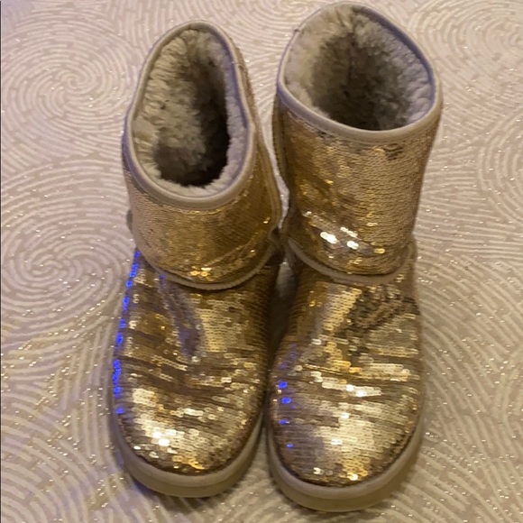 UGG Gold Glitter Sparkle Boots!